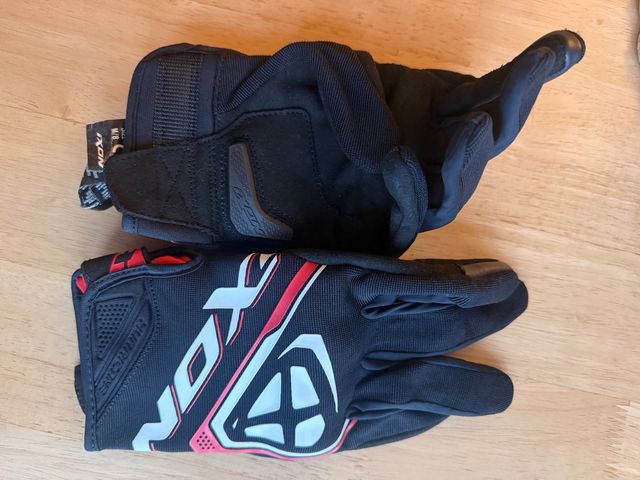varios guantes de moto