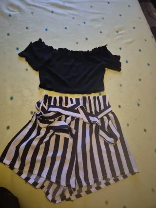 Conjunto Top Negro y Shorts Rayas