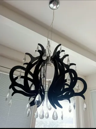 Lampadario plexiglass nero con gocce trasparenti