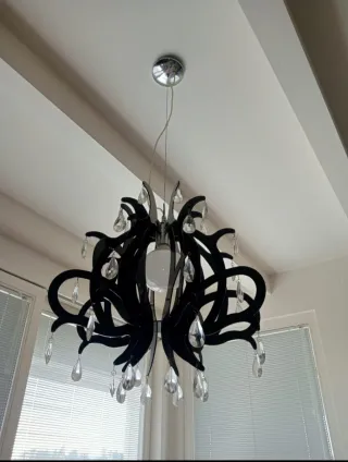 Lampadario plexiglass nero con gocce trasparenti