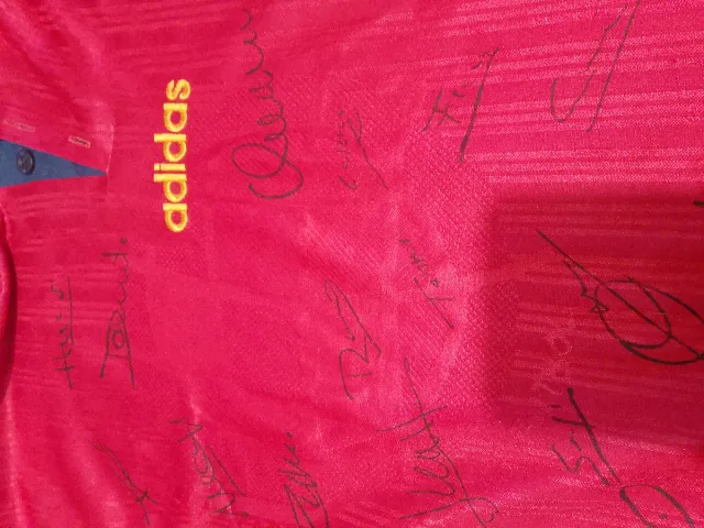 Camiseta de fútbol España Adidas firmada+Gorra