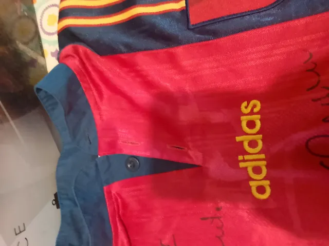 Camiseta de fútbol España Adidas firmada+Gorra