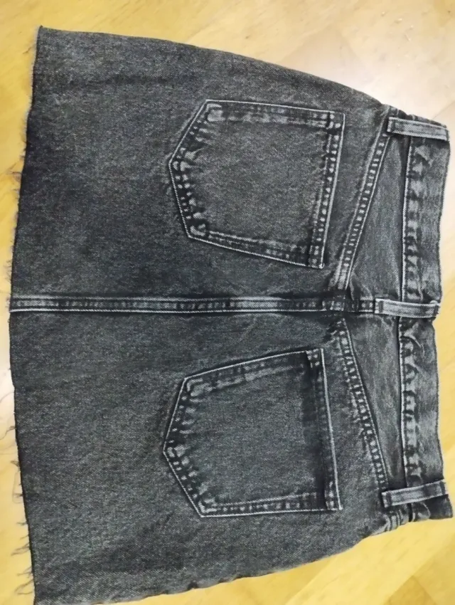 Falda vaquera negra corta