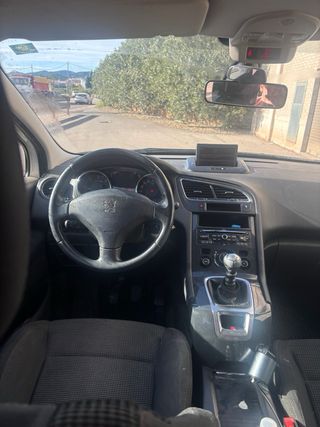 Peugeot 5008 2011