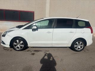 Peugeot 5008 2011