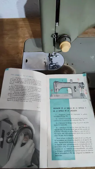 Máquina de coser Wertheim con mueble