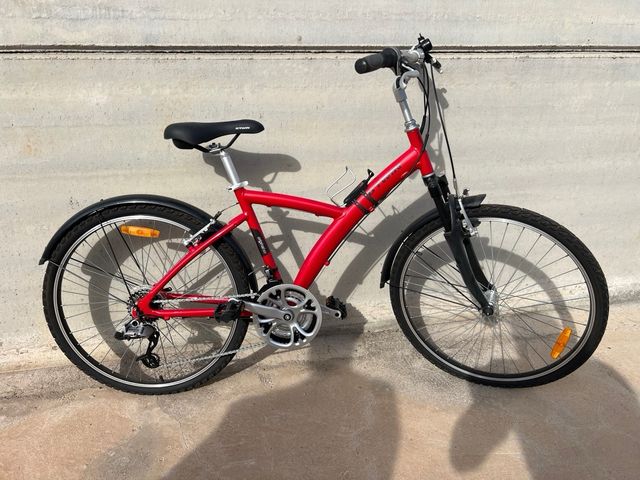 Bicicleta de paseo roja BTWIN