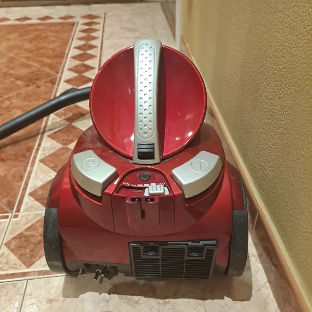 Aspiradora Dirt Devil Roja