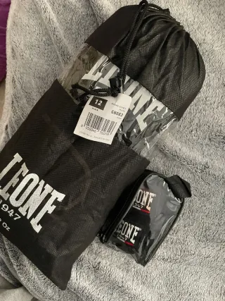 Pack Boxeo Leone Guantes y Vendas Negras leone