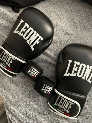 Pack Boxeo Leone Guantes y Vendas Negras leone
