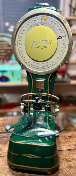 Antigua báscula Avery de precisión