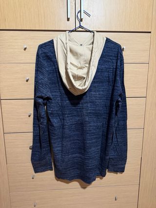 Sudadera Hollister azul y beige