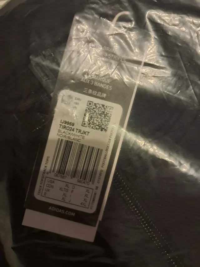 Chaqueta Adidas Negra y Blanca