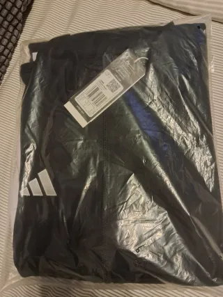 Chaqueta Adidas Negra y Blanca