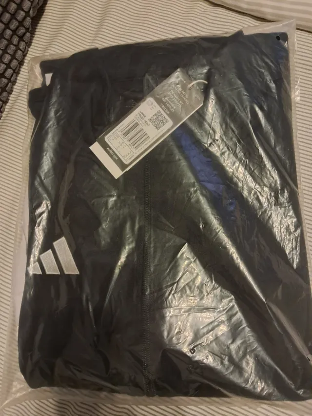 Chaqueta Adidas Negra y Blanca