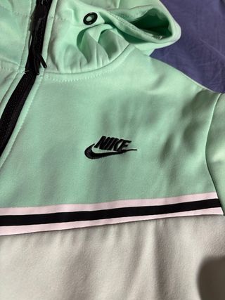 Chándal Nike Verde y Beige