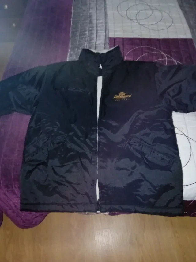 Cazadora negra, Talla M de hombre....talla grande!