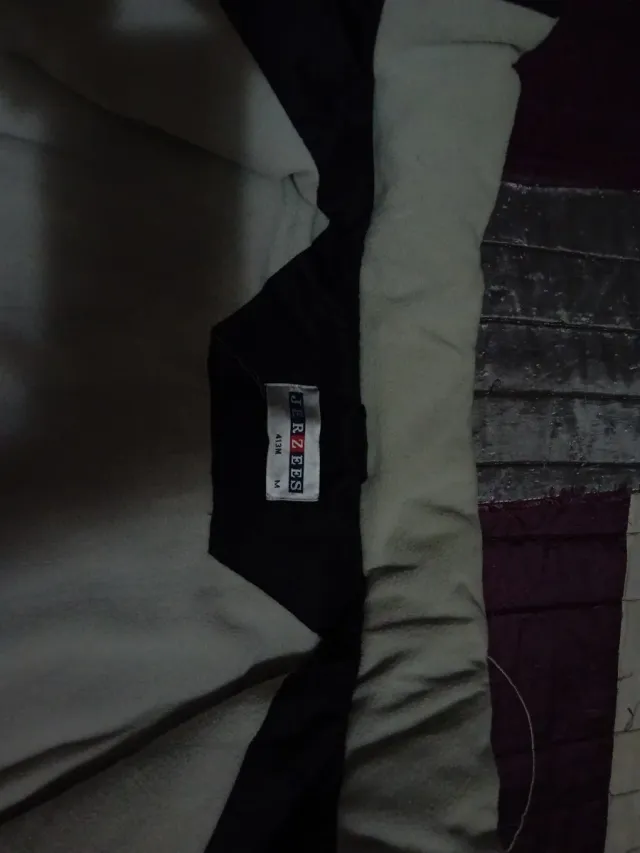 Cazadora negra, Talla M de hombre....talla grande!