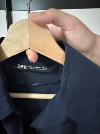 Camisa de mujer de ZARA azul marino sin estrenar