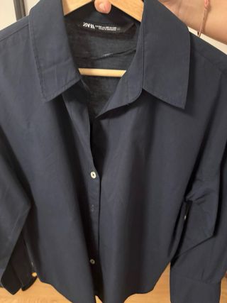 Camisa de mujer de ZARA azul marino sin estrenar