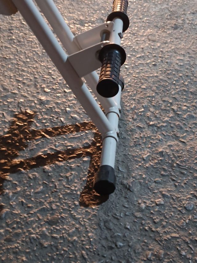 Bicicleta estática blanca