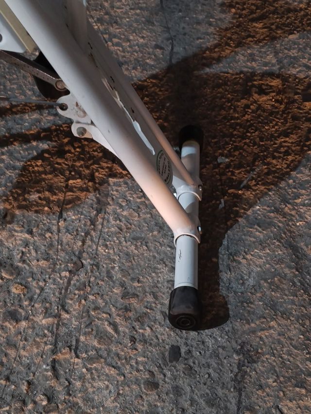 Bicicleta estática blanca