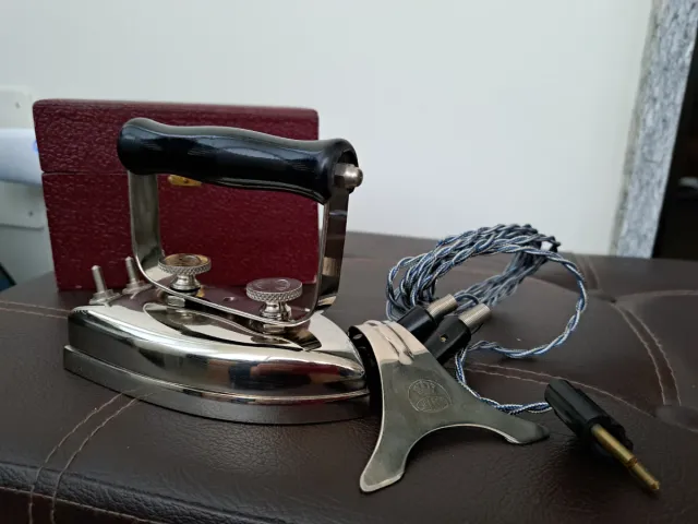 Ferro da stiro vintage da collezione