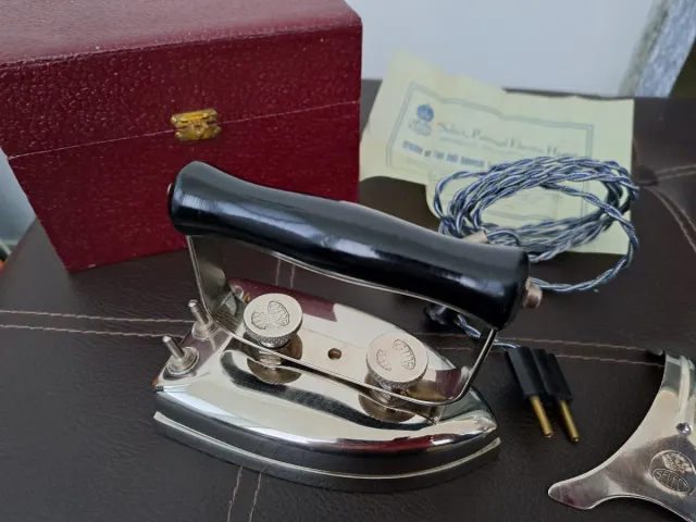 Ferro da stiro vintage da collezione