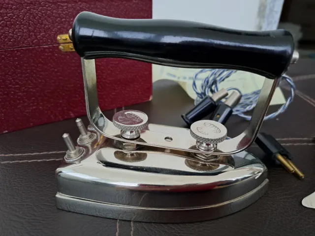 Ferro da stiro vintage da collezione