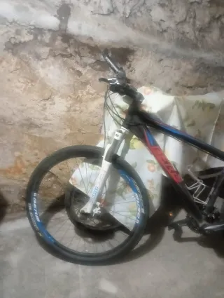 Bicicleta Montaña Negra/Roja