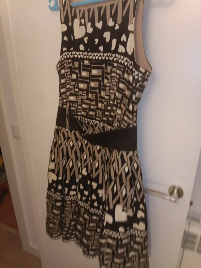 Vestido estampado beige y negro