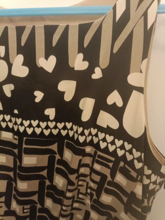 Vestido estampado beige y negro