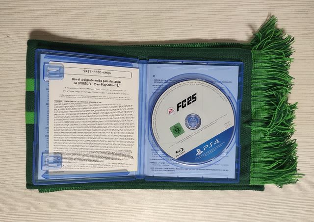 EA FC 25 PS4 + Bufanda EA Sports