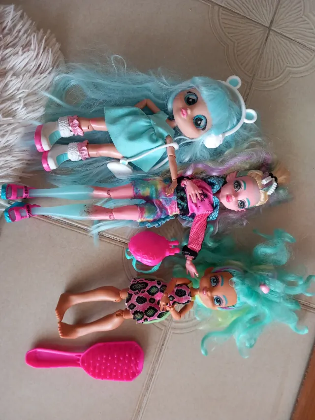 Lote de 3 muñecas con accesorios cada una 5 euro