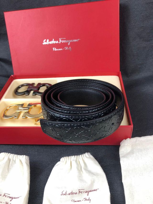 Cinturón Salvatore Ferragamo Gancini Negro/Dorado