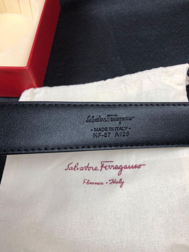 Cinturón Salvatore Ferragamo Gancini Negro/Dorado