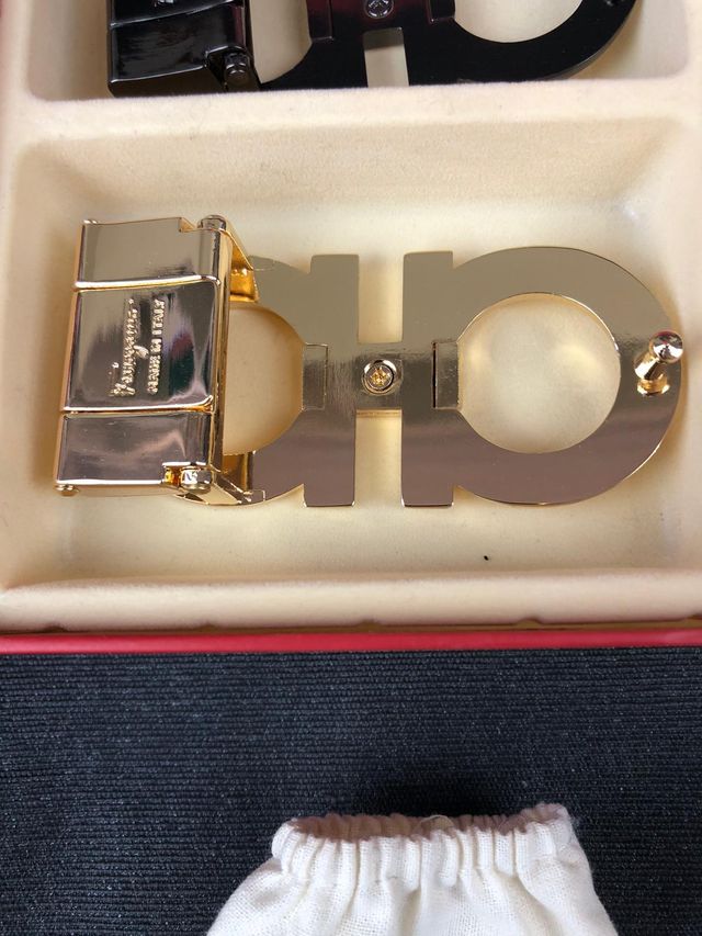 Cinturón Salvatore Ferragamo Gancini Negro/Dorado