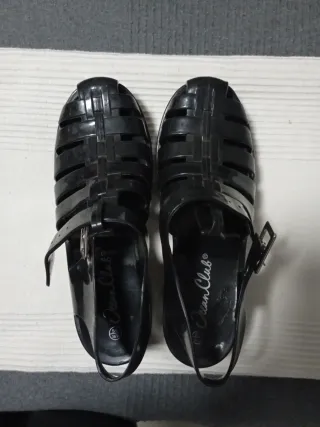 Sandalias de tacón de plástico