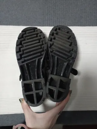 Sandalias de tacón de plástico