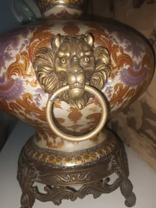 Jarrón Porcelana y Bronce León Dorado