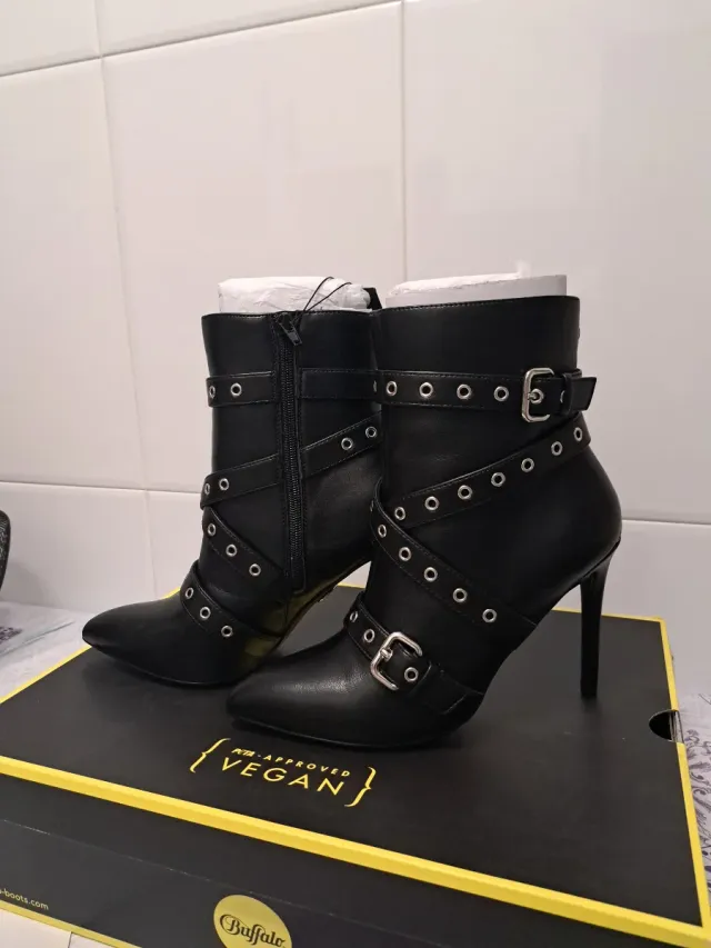 Botines Buffalo Julie Belt Negros