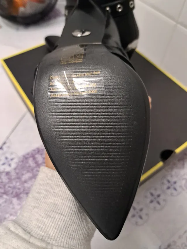 Botines Buffalo Julie Belt Negros