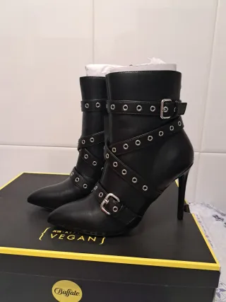 Botines Buffalo Julie Belt Negros