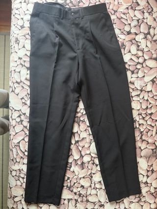 Pantalón negro clásico
