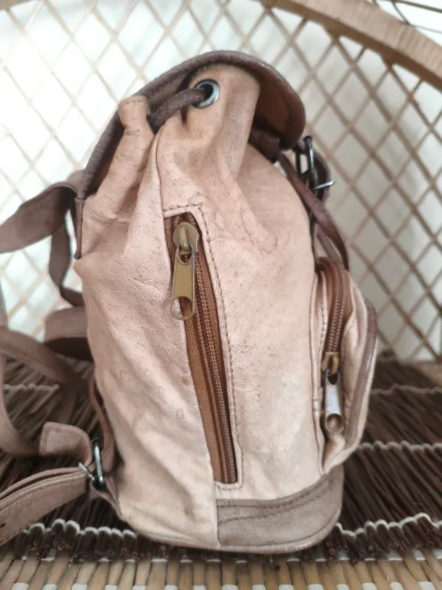 Mochila pequeña de cuero