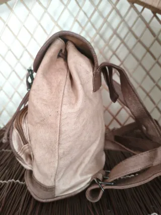 Mochila pequeña de cuero