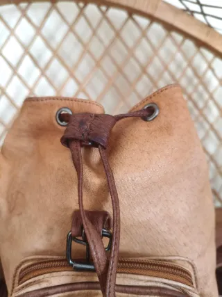 Mochila pequeña de cuero