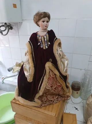 Muñeca antigua de porcelana