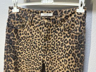 Pantalón ancho estampado leopardo