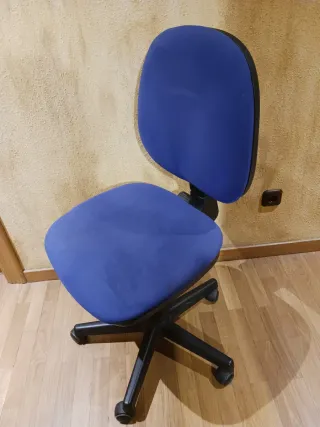 Silla de escritorio azul y negra
